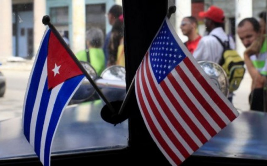 Tourists in Cuba Take Photos Near US Embassy