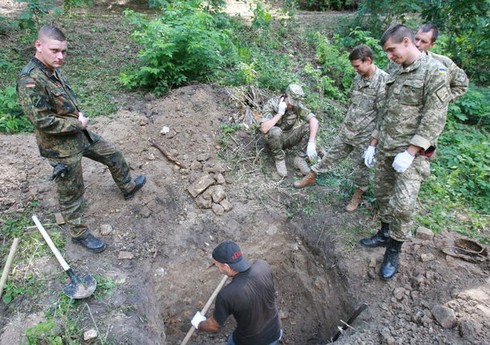 В Украине перезахоронили останки солдат ВОВ