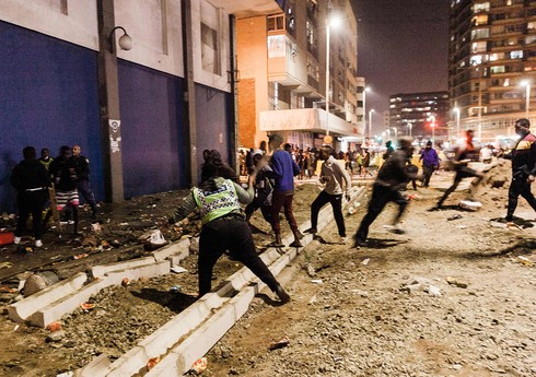 В ЮАР из-за беспорядков погибли свыше 100 человек
