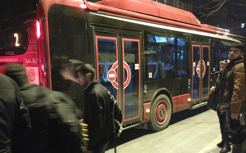 “Baku Bus” avtobusu qəza törədib - FOTO