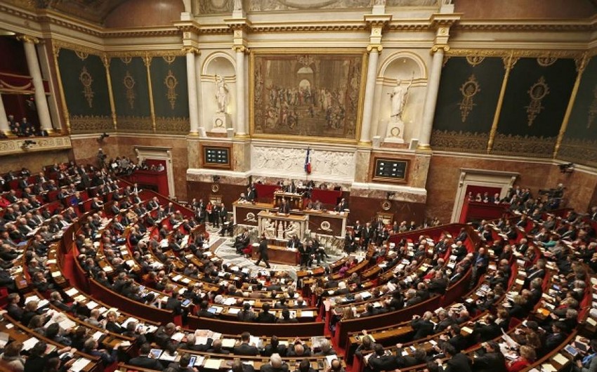 Правительство Франции ушло в отставку по итогам выборов в Нацсобрание