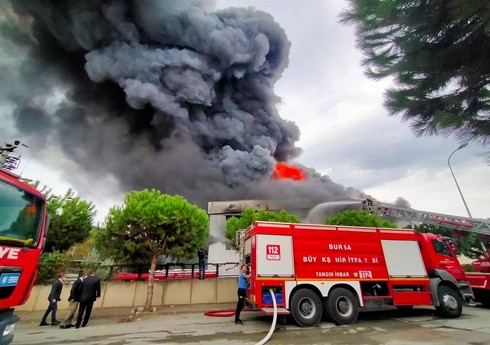 В Турции загорелась текстильная фабрика