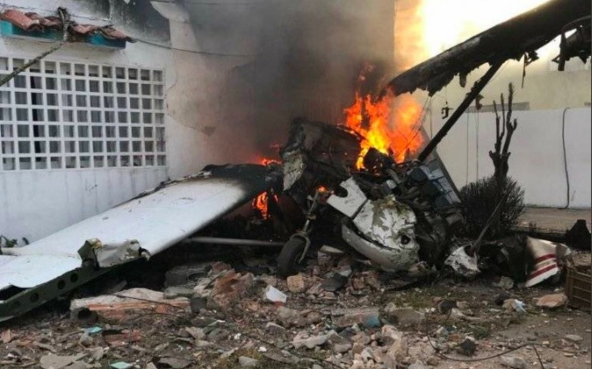 В Венесуэле человек погиб в результате падения вертолета на дом