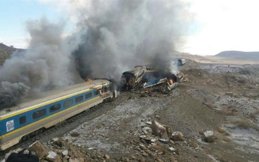 Число погибших в результате столкновения двух пассажирских поездов в Иране достигло 40 человек - ОБНОВЛЕНО - ВИДЕО