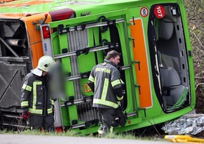 Bavariyada iki avtobus toqquşub, 50-yə yaxın insan xəsarət alıb