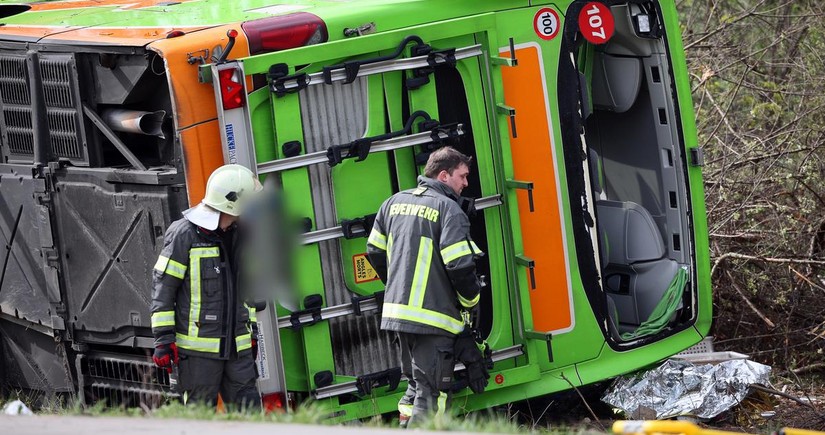 Bavariyada iki avtobus toqquşub, 50-yə yaxın insan xəsarət alıb