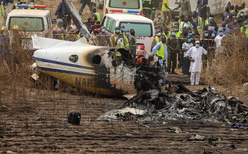 В Нигерии потерпел крушение военный самолет