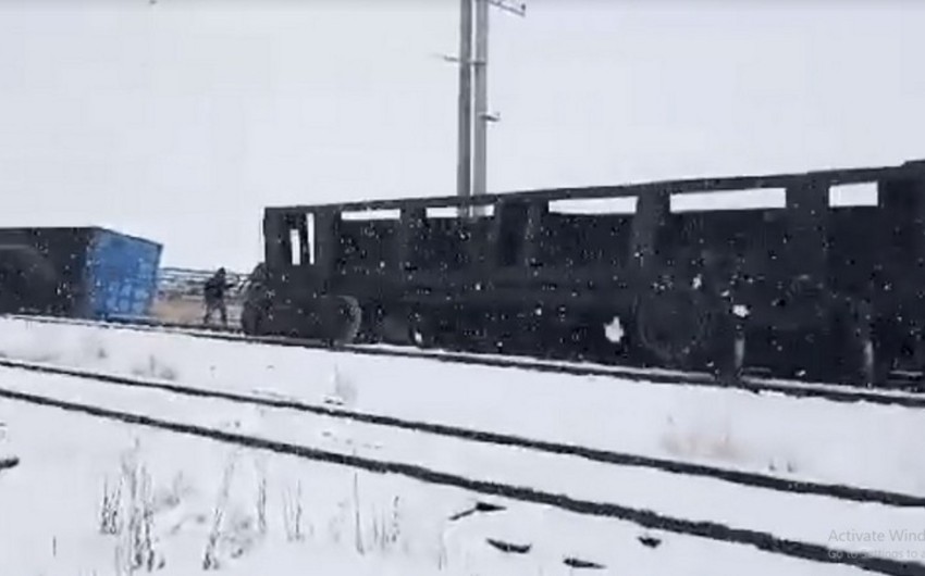 В Грузии сошел с рельсов товарный поезд