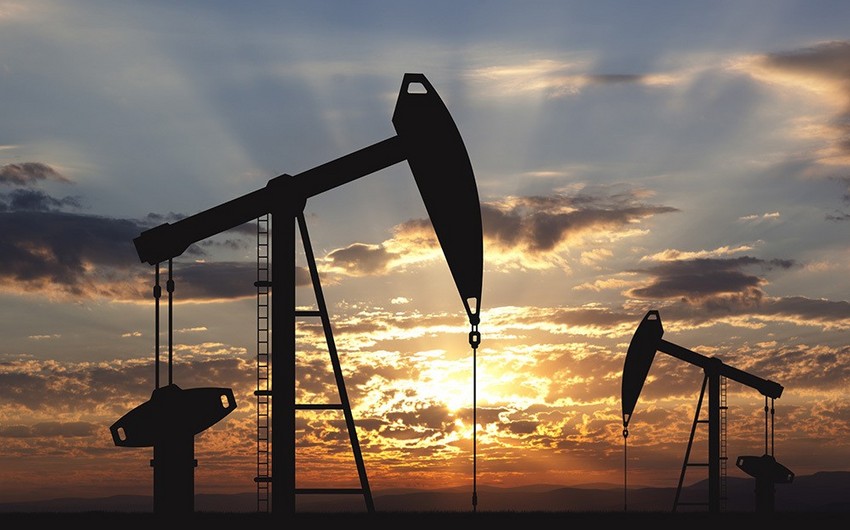 Азербайджанская нефть продолжает дешеветь