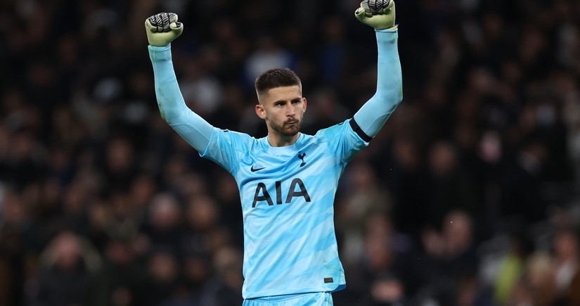 Spurs goalkeeper Vicario out for 'months' with broken ankle