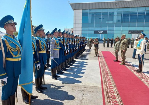 Министр обороны Азербайджана прибыл в Казахстан