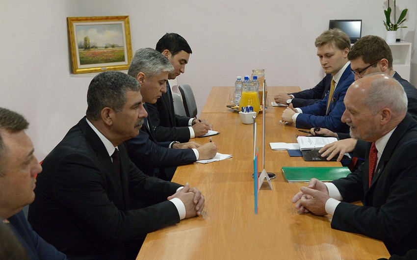 Состоялась встреча министров обороны Азербайджана и Польши
