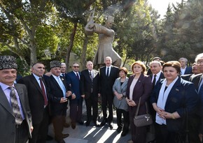 Prezident İlham Əliyev Bakıda Aşıq Ələsgərin abidəsinin açılışında iştirak edib - YENİLƏNİB