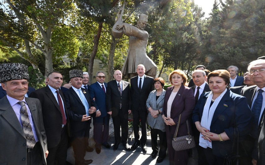 President Ilham Aliyev attends unveiling of Ashig Alasgar's monument in Baku