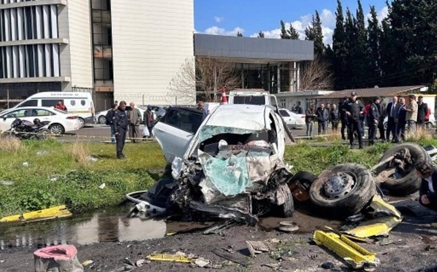 Türkiyədə bir ailənin 6 üzvü avtomobil qəzasında ölüb