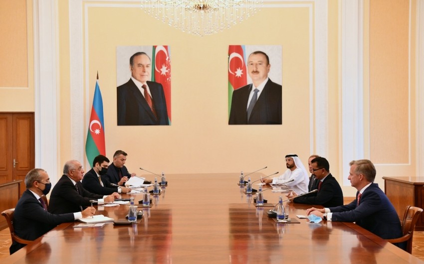 Azerbaijani PM holds meeting with DP World CEO