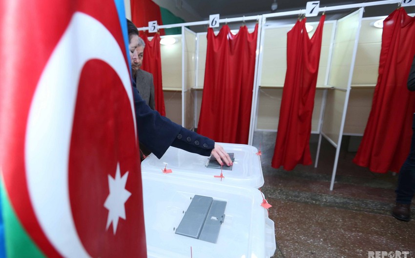 Граждане Азербайджана голосуют на выборах - ФОТОРЕПОРТАЖ