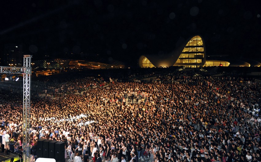 Более 30 000 зрителей подпевали звездам на концерте в парке Центра Гейдара Алиева - ВИДЕО - ОБНОВЛЕНО
