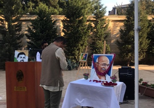 В Азербайджане отметили годовщину со дня рождения Махатмы Ганди