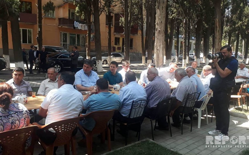 Gürcüstan parlamentinin sədri azərbaycanlıların qayğıları ilə tanış olub - FOTO