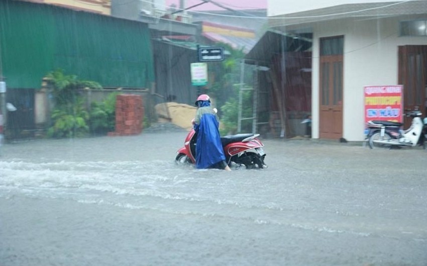 Жертвами наводнения в центральной части Вьетнама стали 11 человек