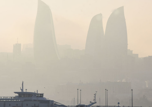 В Баку в воздухе наблюдается пыль 