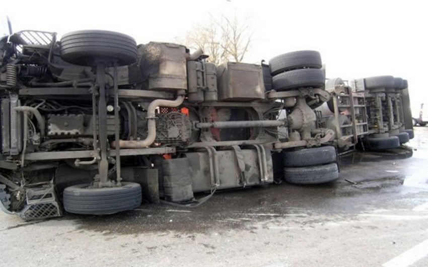 Bakıda iki “KamAz” toqquşub, xəsarət alan var