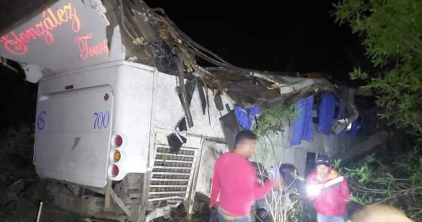 Meksikda avtobus uçuruma düşüb, 3 nəfər ölüb, 36 nəfər yaralanıb
