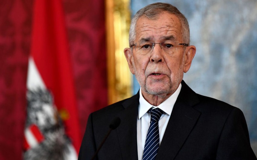 Austria's new chancellor sworn in