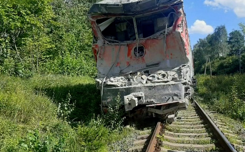 Train crash kills three in eastern India