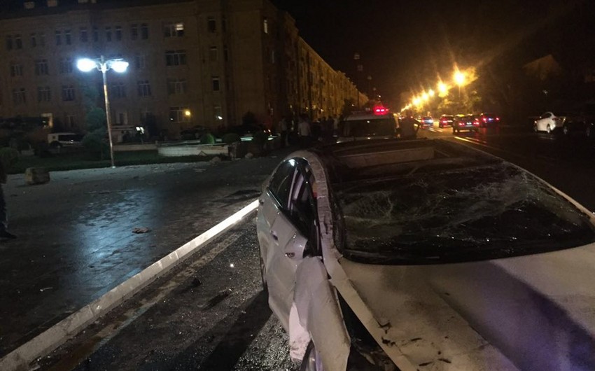 В Баку женщина-водитель совершила ДТП, есть пострадавшие