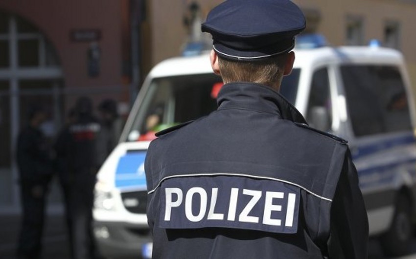 В Германии полицейские задержали пьяного молодого человека с питоном в штанах
