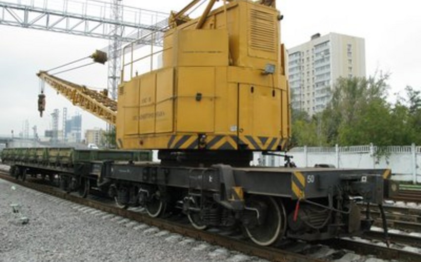 В Азербайджан из России доставлен железнодорожный кран