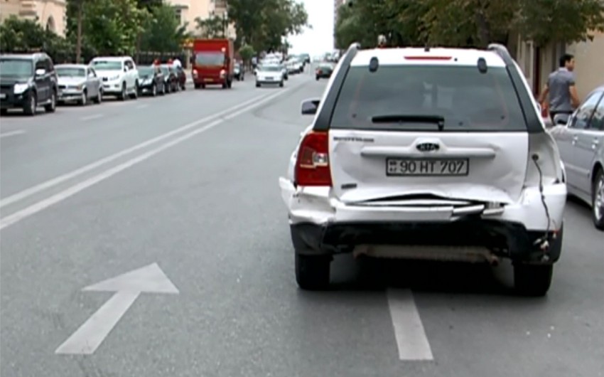 Пешеход в Баку стал причиной ДТП - ФОТО