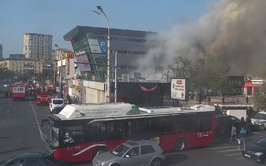 Shopping facilities on fire in downtown Baku, one entrance to subway closed