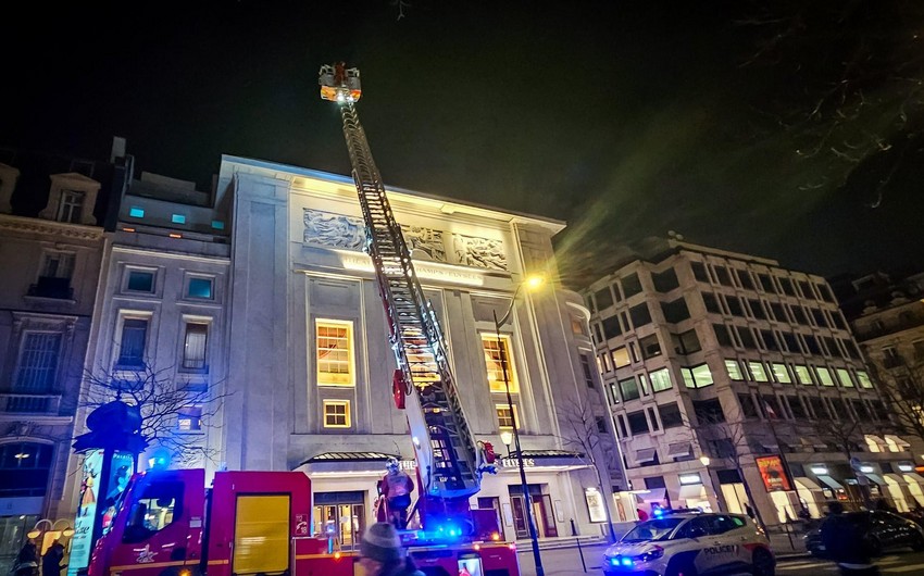 Parisdə teatrda baş verən yanğına görə 1,5 min tamaşaçı təxliyə edilib