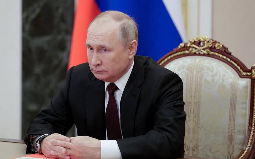 Putin revaksinasiya edilib və burun peyvəndi üzrə sınaq üçün könüllü olub
