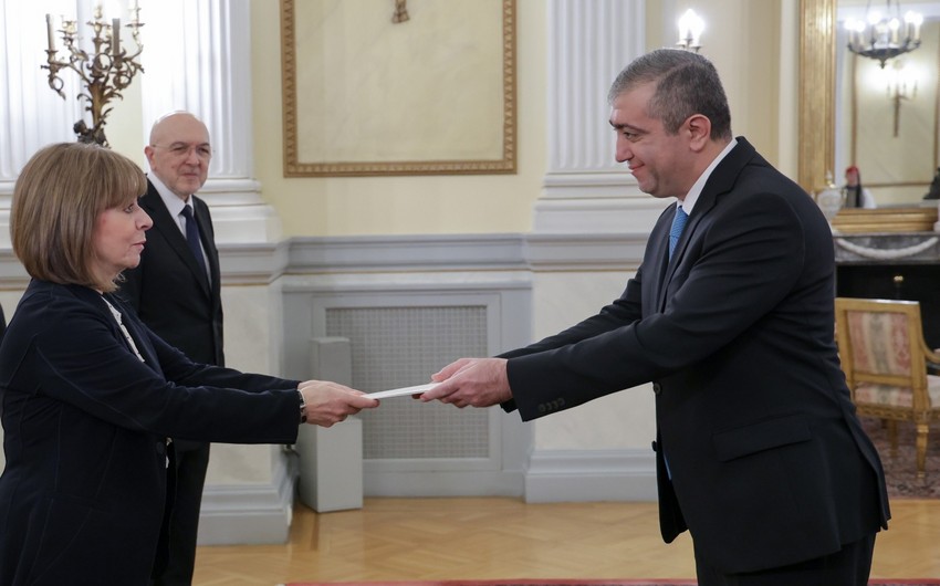 Azerbaijani ambassador presents his credentials to President of Greece
