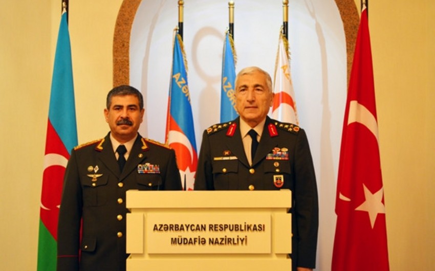 ​Azərbaycanın müdafiə naziri Türkiyənin ordu generalı ilə Qarabağ münaqişəsini müzakirə edib
