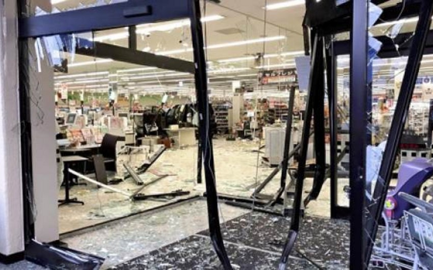 Yaponiyada avtomobil supermarketə girib, 14 nəfər yaralanıb - VİDEO