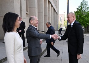 President Ilham Aliyev greeted with great enthusiasm in Berlin - VIDEO