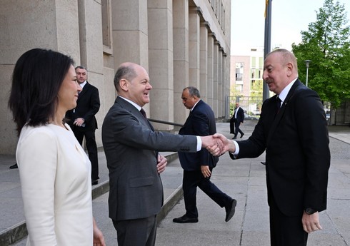 Президент Ильхам Алиев был встречен в Берлине с большим воодушевлением