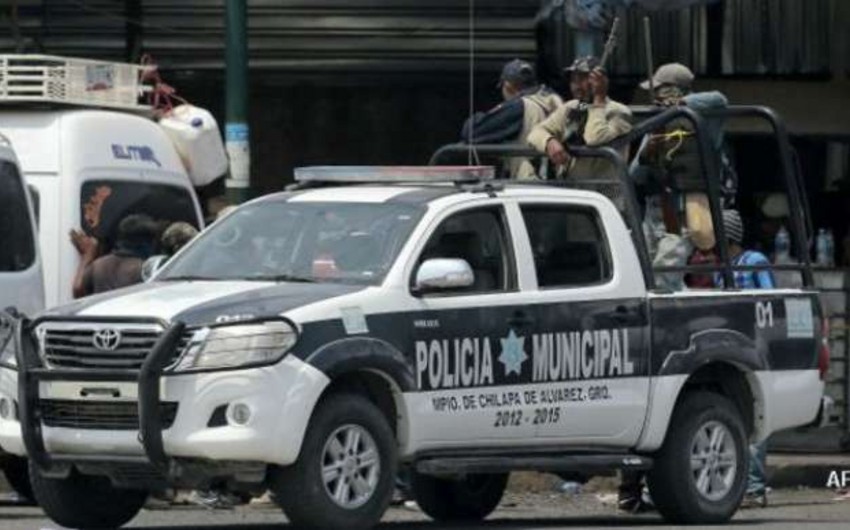 Meksikada polislə quldurlar arasında atışma olub: ölənlər var
