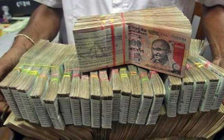 Индия намерена начать печатать пластиковые деньги