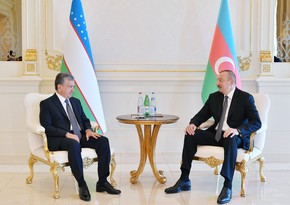 Глава Узбекистана поздравил президента Ильхама Алиева