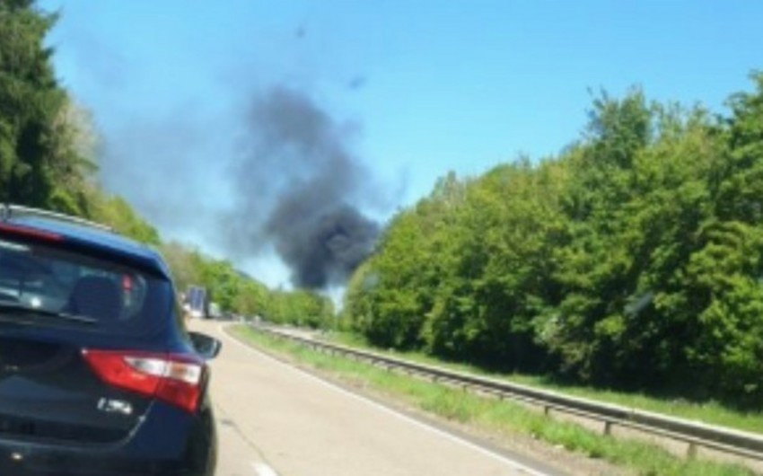 В Уэльсе на автодорогу упал легкомоторный самолет