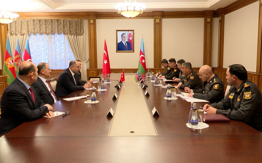 Azerbaijani defense minister meets rector of National Defense University of Türkiye