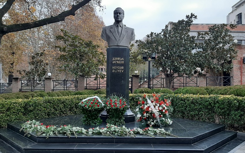 В Грузии чтут память общенационального лидера Гейдара Алиева