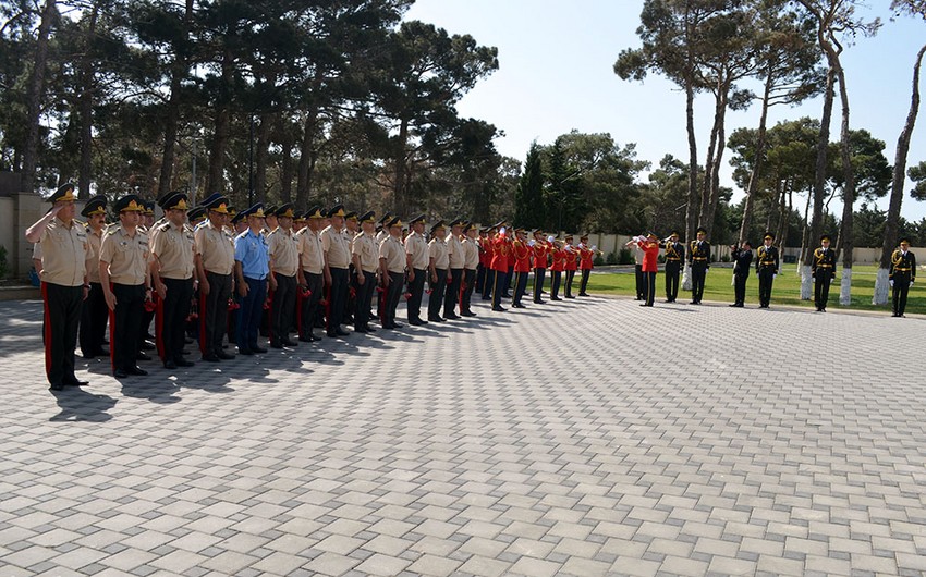 Defense Ministry’s leadership visits Second Alley of Martyrs