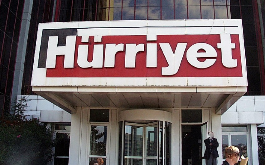​Офис газеты Hurriyet в Стамбуле забросали камнями